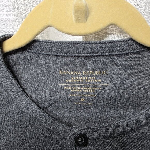 Banana Republic Men's Gray Henley size Medium - Picture 3 of 8